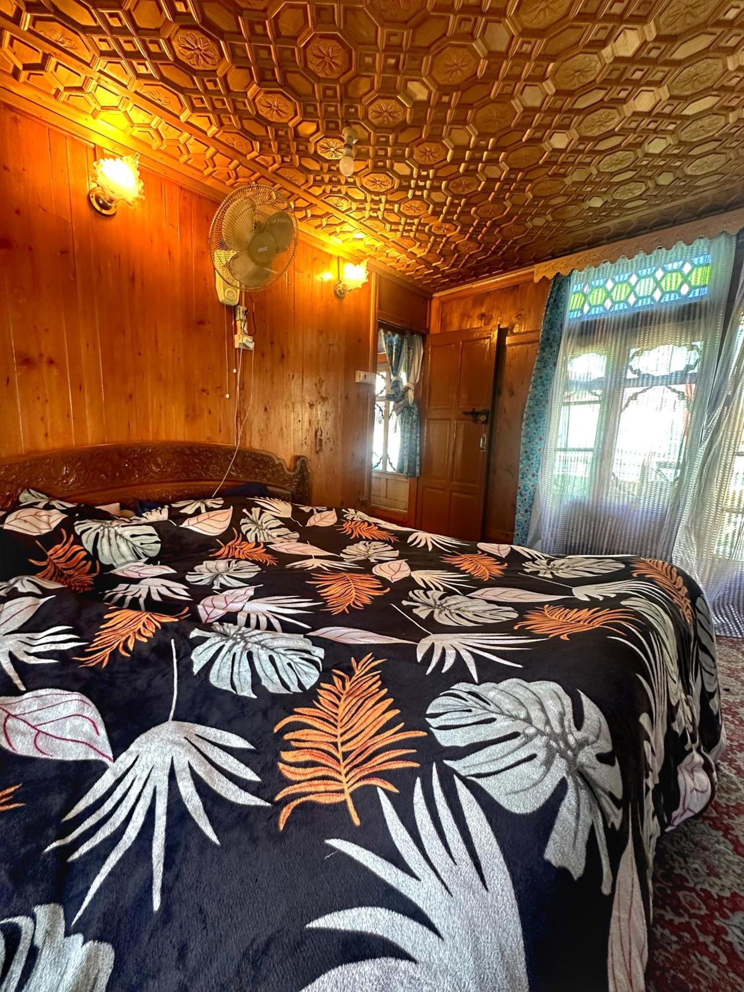 Lala Rukh Group Of Houseboats Hotel Srinagar  Exterior photo