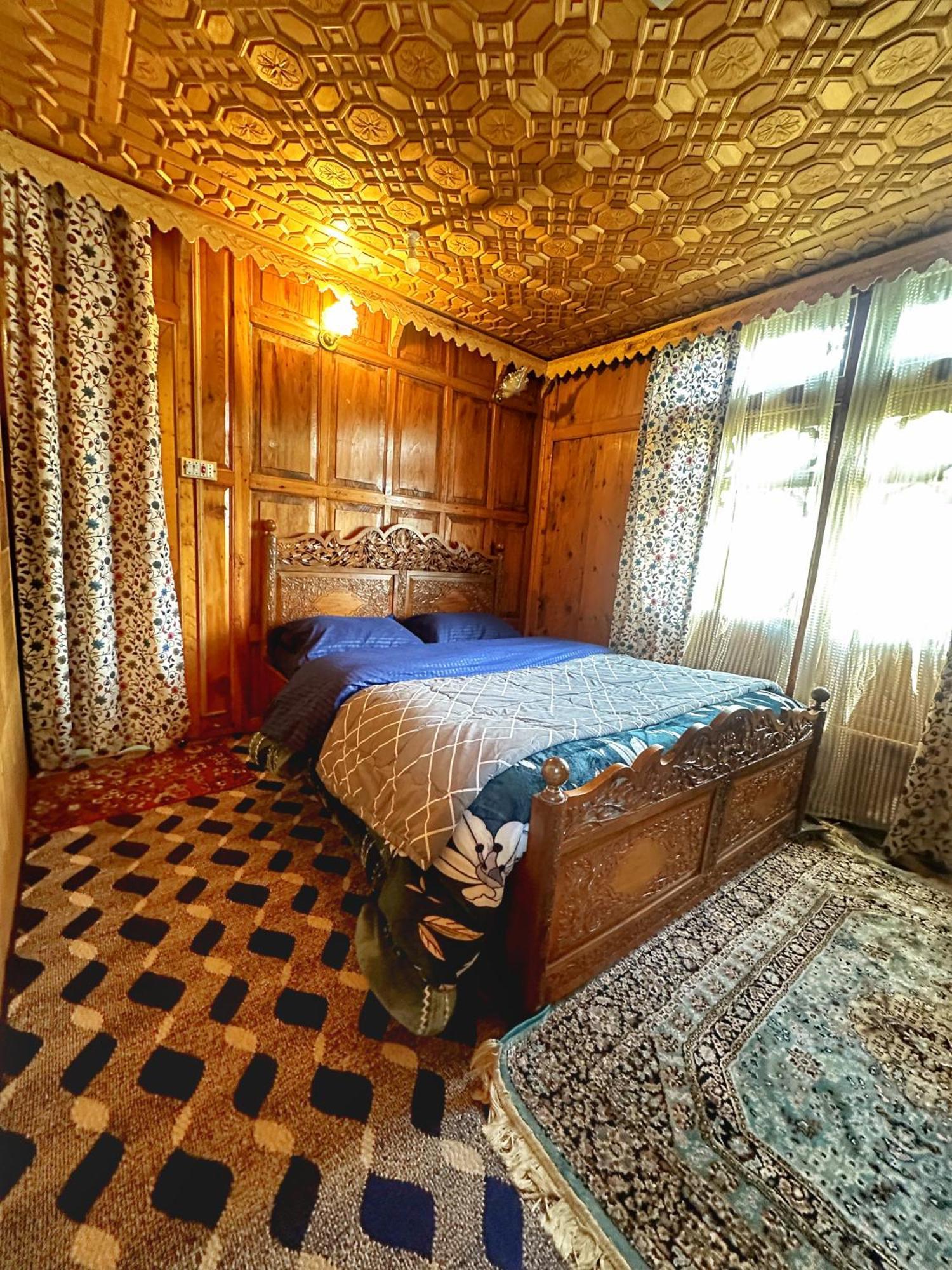 Lala Rukh Group Of Houseboats Hotel Srinagar  Exterior photo